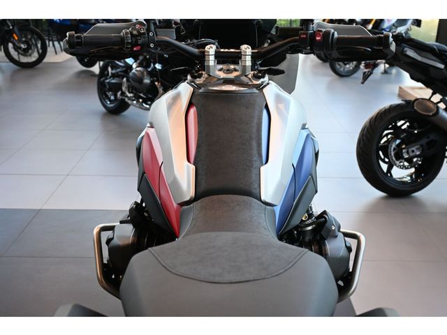bmw - r-1300-gs