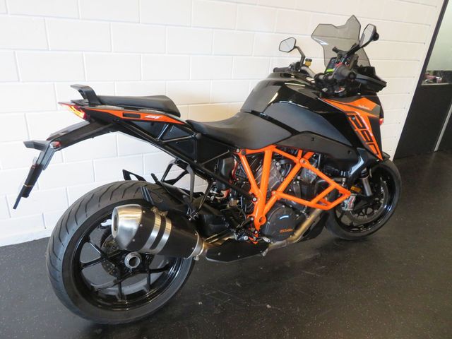 ktm - 1290-super-duke-gt