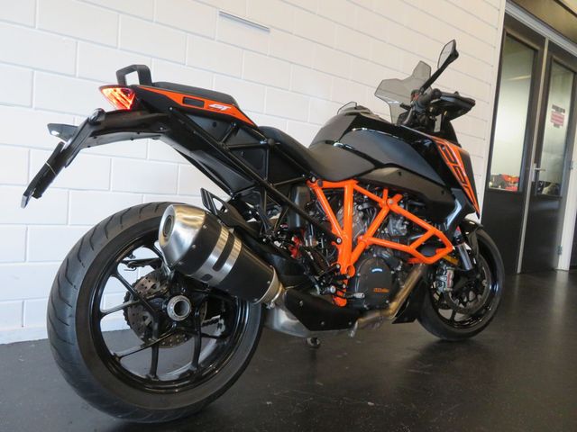 ktm - 1290-super-duke-gt