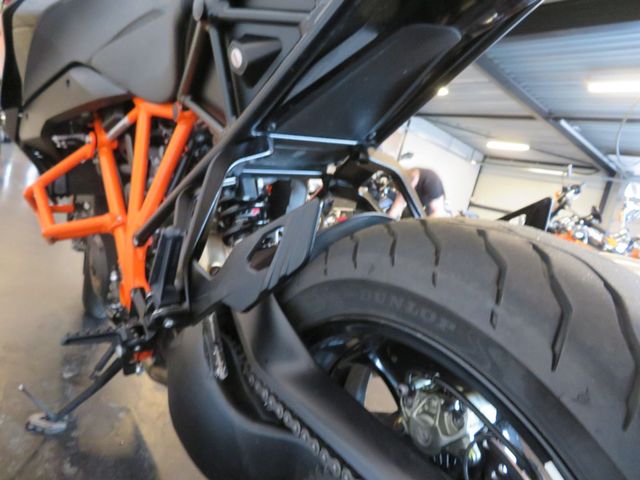 ktm - 1290-super-duke-gt