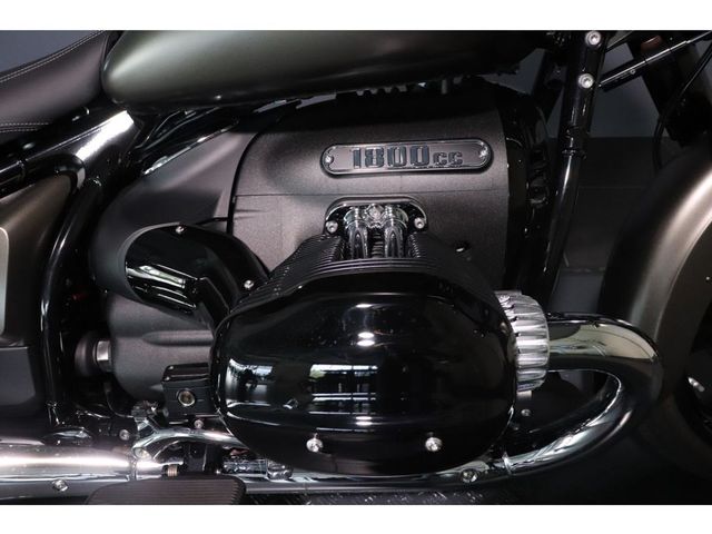 bmw - r-18-b