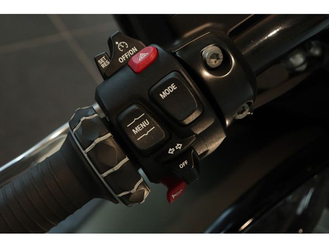 bmw - r-18-b