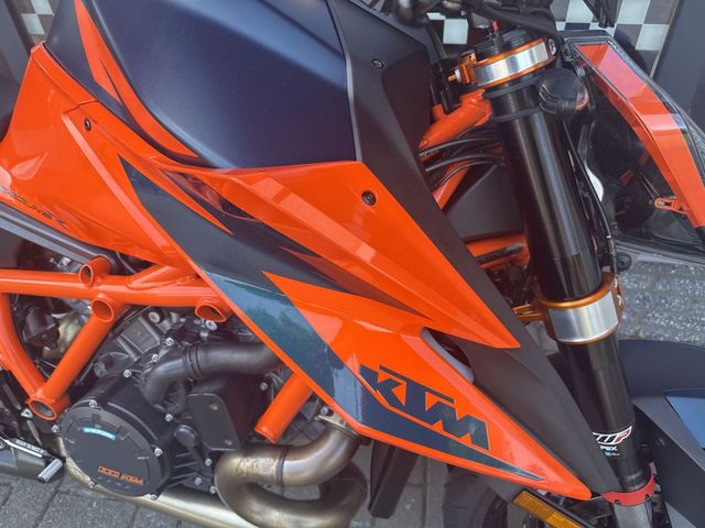 ktm - 1290-super-duke-r