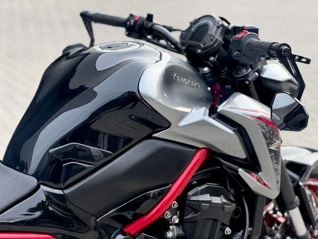 kawasaki - z900