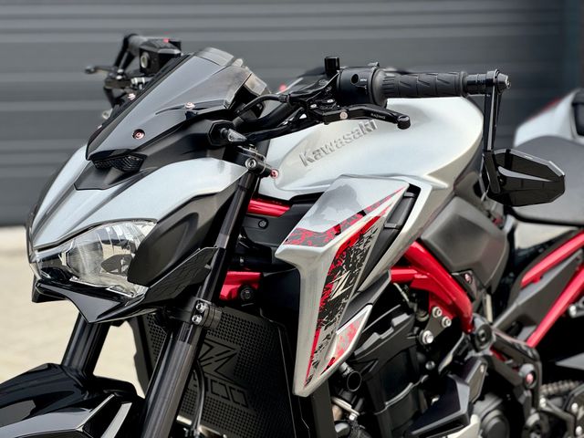 kawasaki - z900