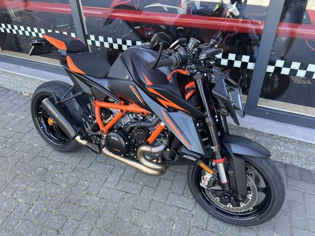 ktm - 1390-super-duke-r