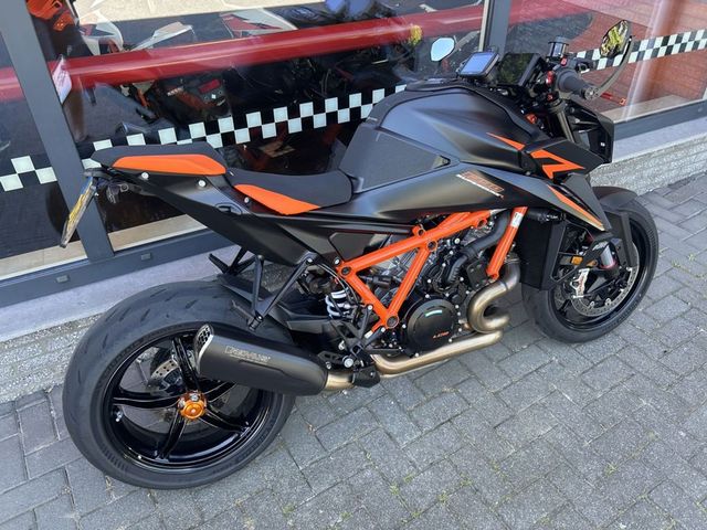 ktm - 1390-super-duke-r