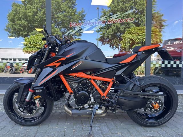 ktm - 1390-super-duke-r