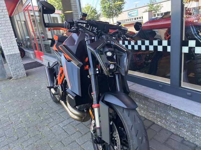 ktm - 1390-super-duke-r