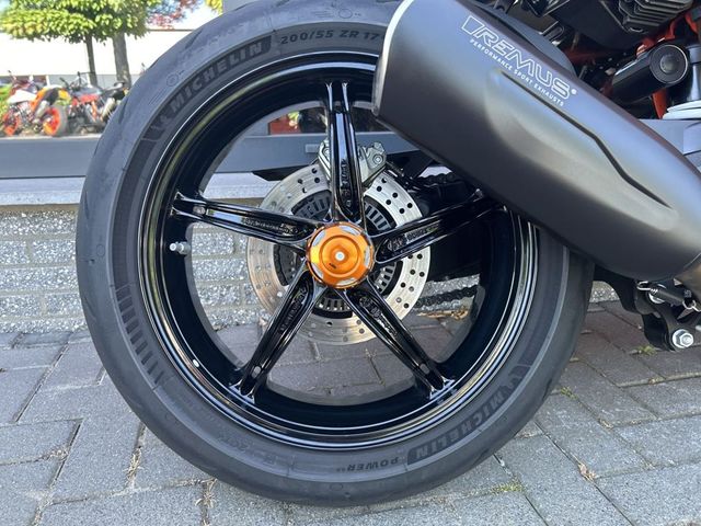 ktm - 1390-super-duke-r