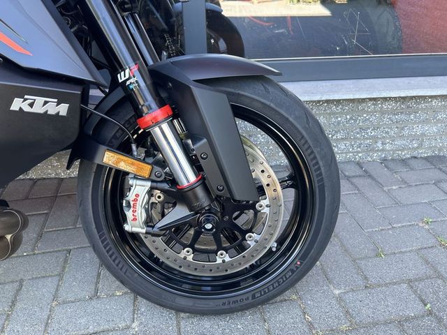 ktm - 1390-super-duke-r
