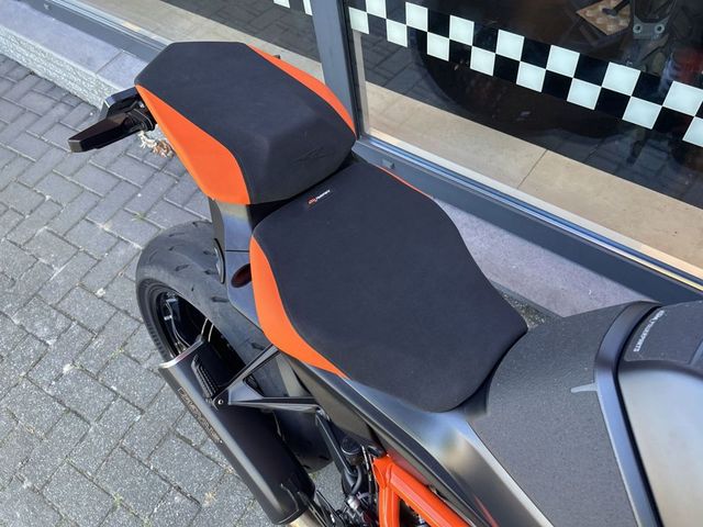 ktm - 1390-super-duke-r