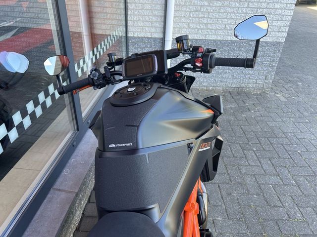 ktm - 1390-super-duke-r