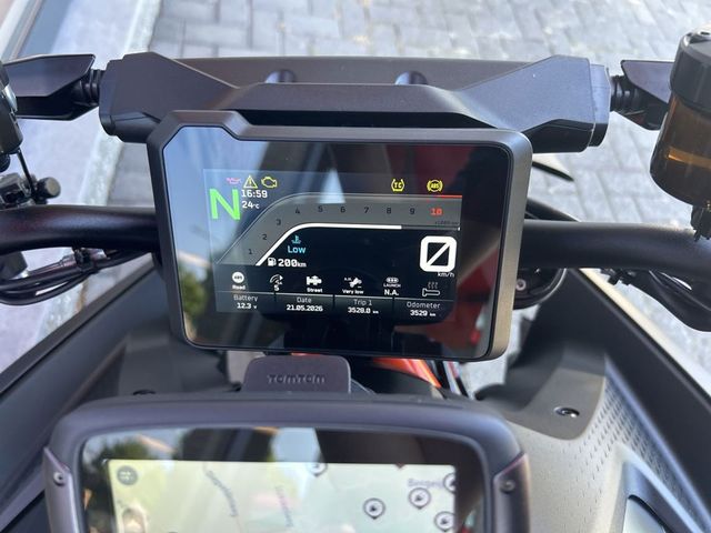 ktm - 1390-super-duke-r