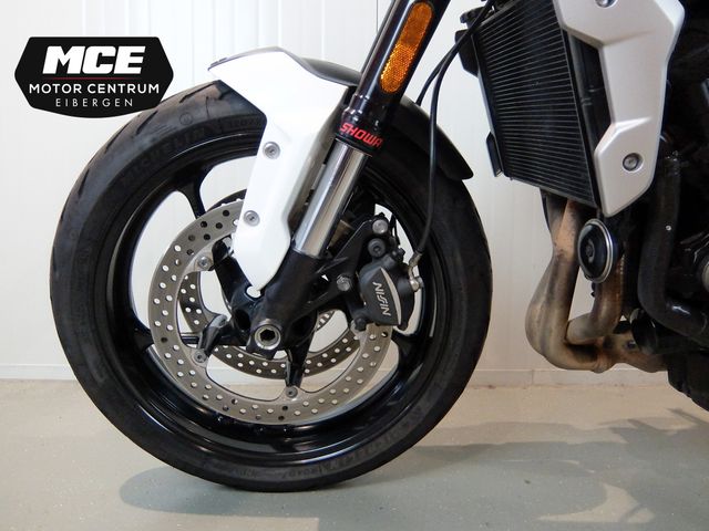 triumph - trident-660