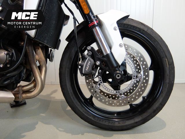 triumph - trident-660