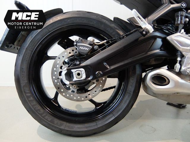 triumph - trident-660