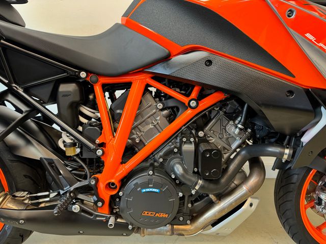 ktm - 1290-super-duke-gt