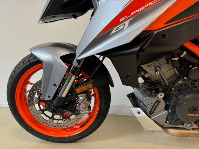 ktm - 1290-super-duke-gt