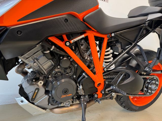 ktm - 1290-super-duke-gt