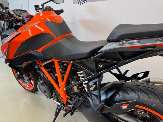 ktm - 1290-super-duke-gt