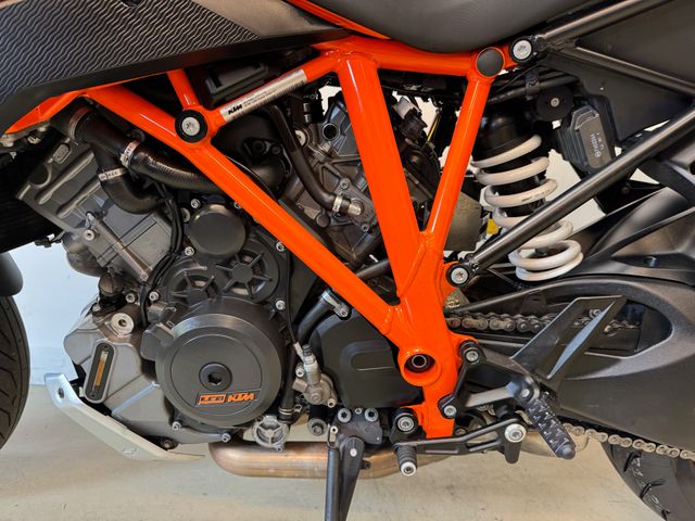 ktm - 1290-super-duke-gt