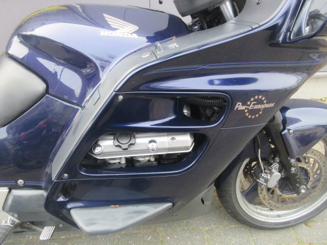honda - st-1100-pan-european