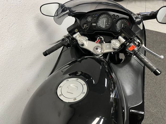 honda - cbr-1100--xx-super-blackbird