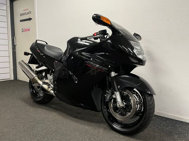 honda - cbr-1100--xx-super-blackbird