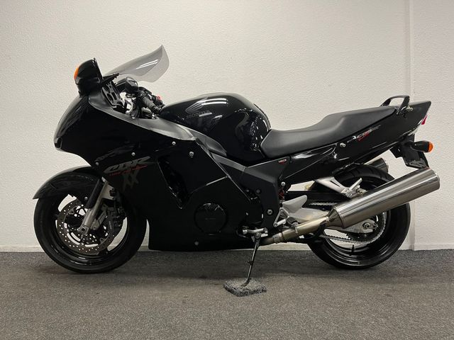 honda - cbr-1100--xx-super-blackbird