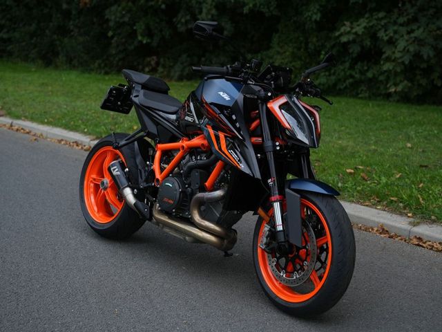 ktm - 1290-super-duke-r