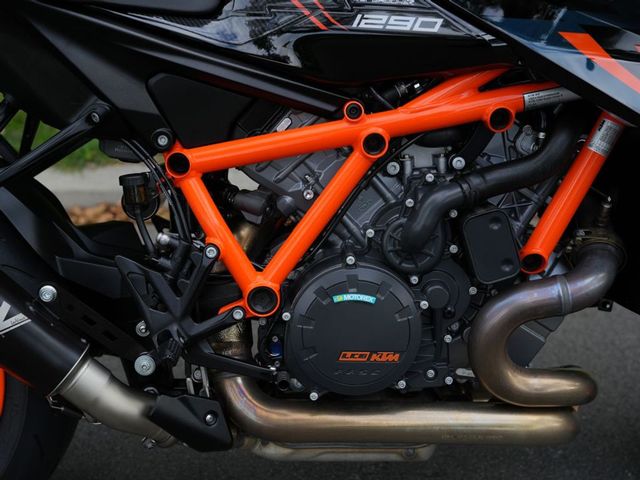 ktm - 1290-super-duke-r