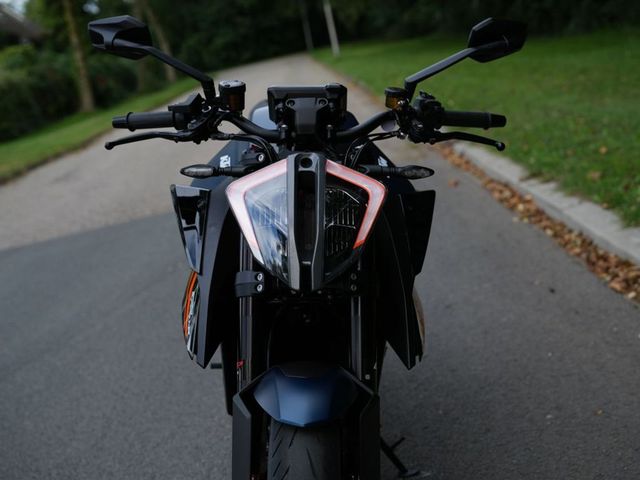 ktm - 1290-super-duke-r