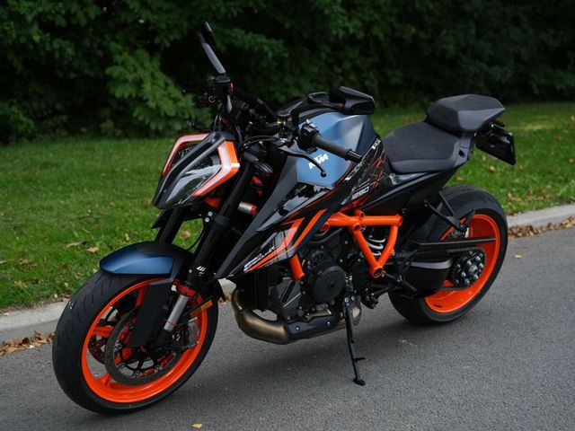 ktm - 1290-super-duke-r
