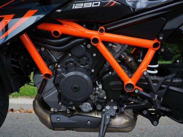 ktm - 1290-super-duke-r