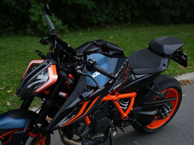 ktm - 1290-super-duke-r