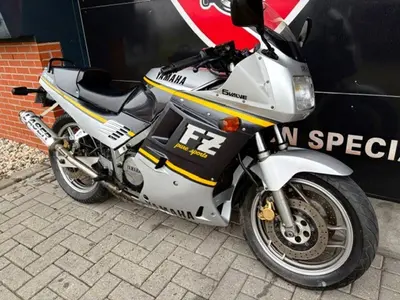 YAMAHA FZ 750 – foto 2