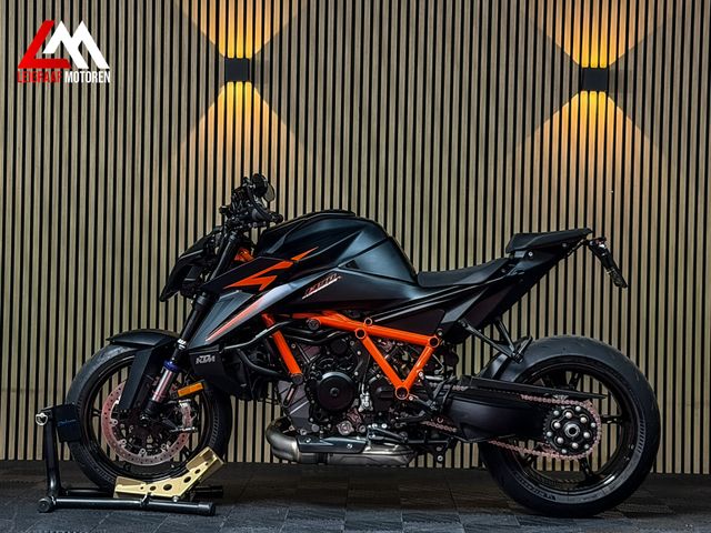 ktm - 1390-super-duke-r-evo