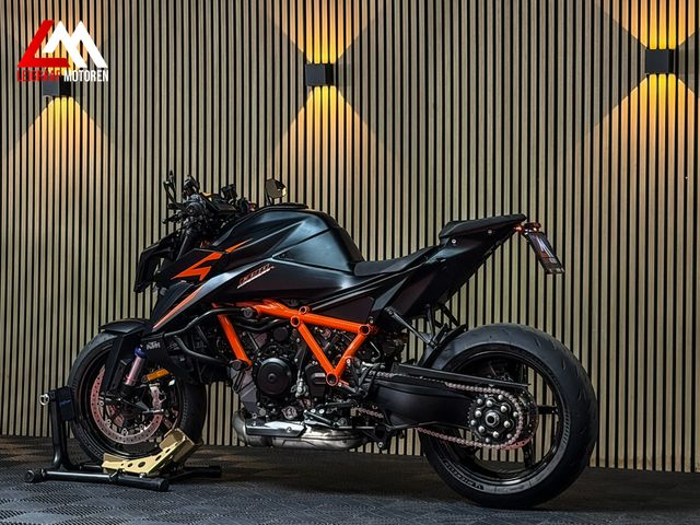 ktm - 1390-super-duke-r-evo