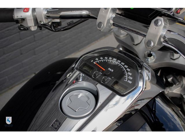 suzuki - m-1800-r-intruder