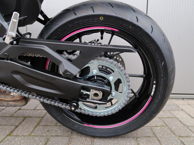 suzuki - gsx-8s