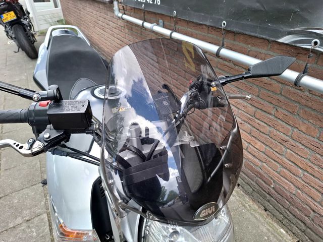 suzuki - gsr-600
