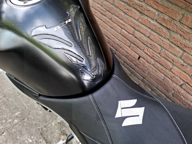 suzuki - gsr-600