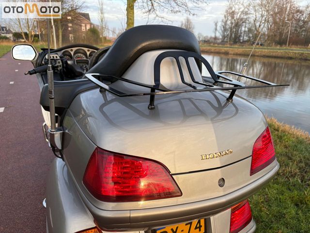 honda - gl-1800-goldwing-touring-deluxe