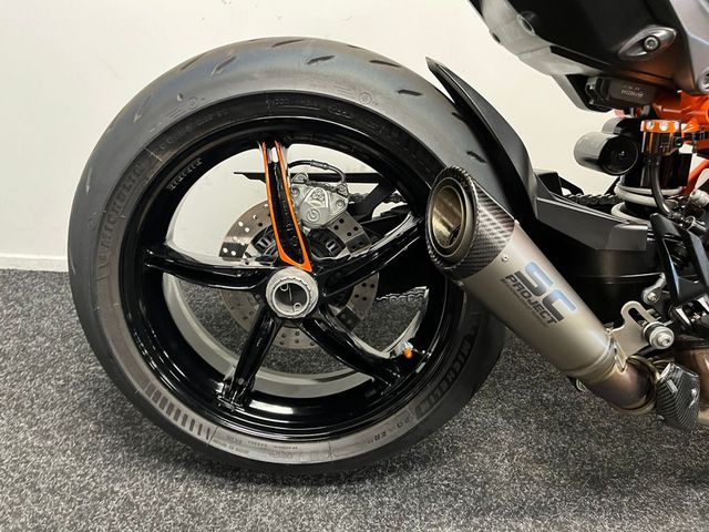 ktm - 1290-super-duke-r
