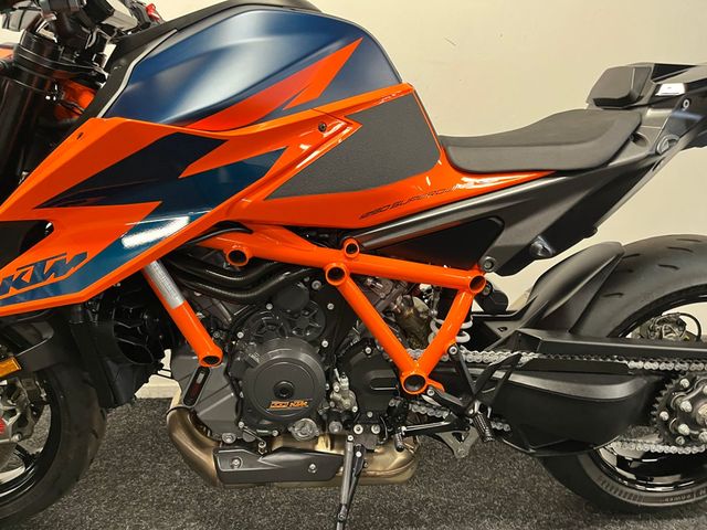 ktm - 1290-super-duke-r