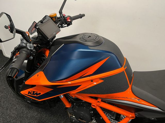 ktm - 1290-super-duke-r