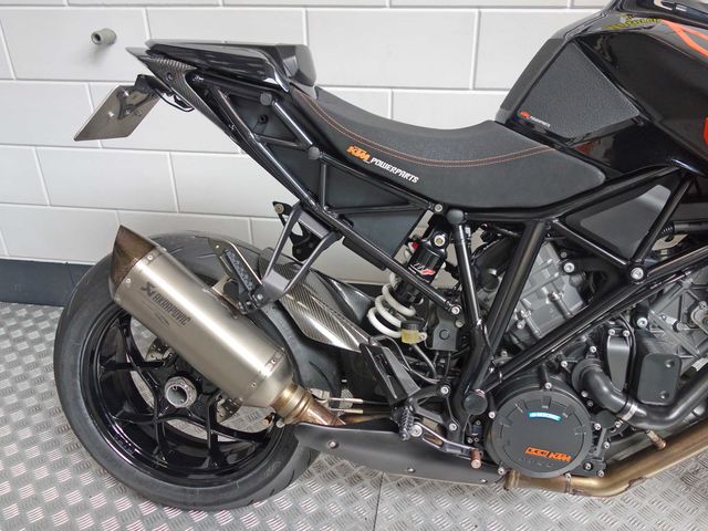 ktm - 1290-super-duke-r