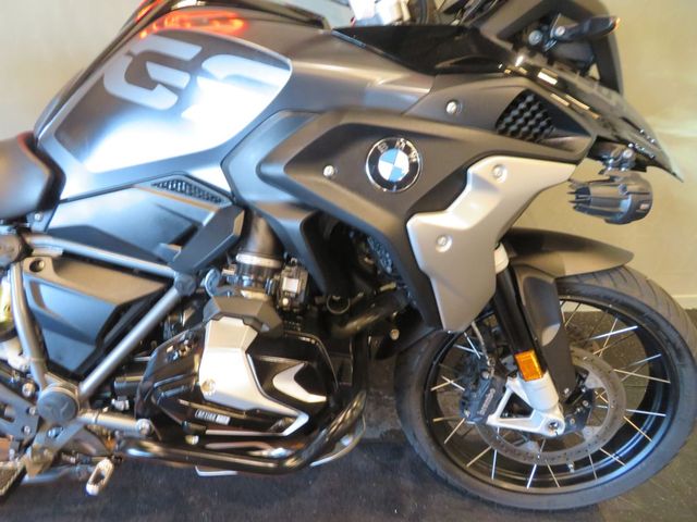 bmw - r-1250-gs-triple-black