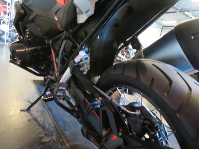 bmw - r-1250-gs-triple-black